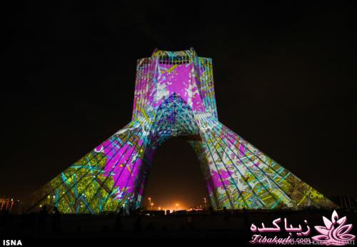 نورپردازی برج آزادی توسط هنرمند آلمانی